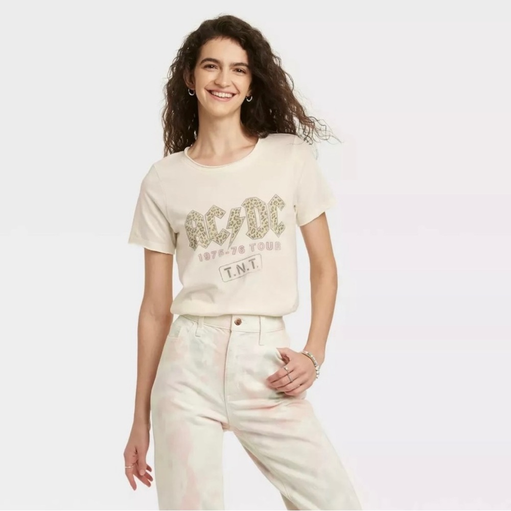 💖5/$25 AC|DC 1975 -76 Tour TNT White Shirt Raw Hem Women’s Size L